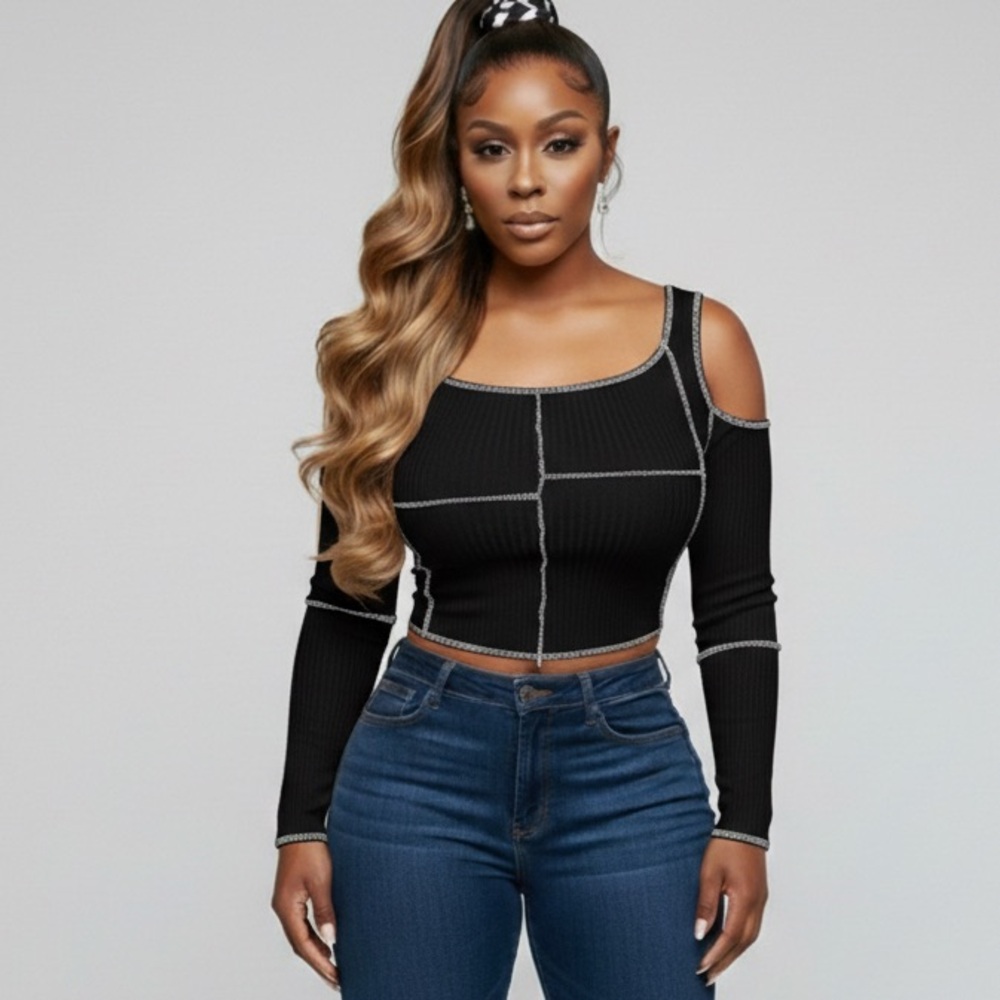 BEAUTIFUL LONG SLEEVE BLACK/WHITE CROP TOP